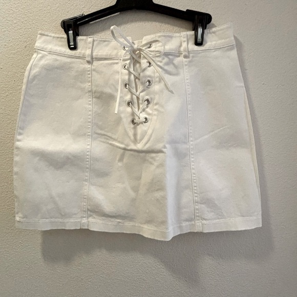 Forever 21 white mini NWOT - Picture 1 of 5
